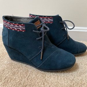 TOMS Blue Suede Desert Wedge (size 7.5)